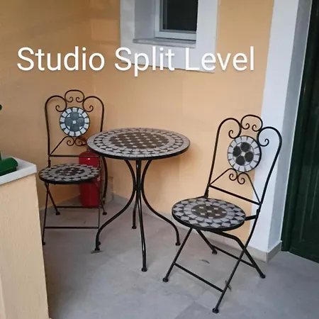 Aphrodite Studios * Paleokastrítsa