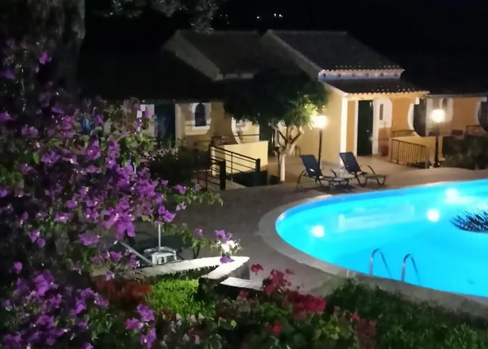 Aphrodite & Pool باليوكاستريتسا